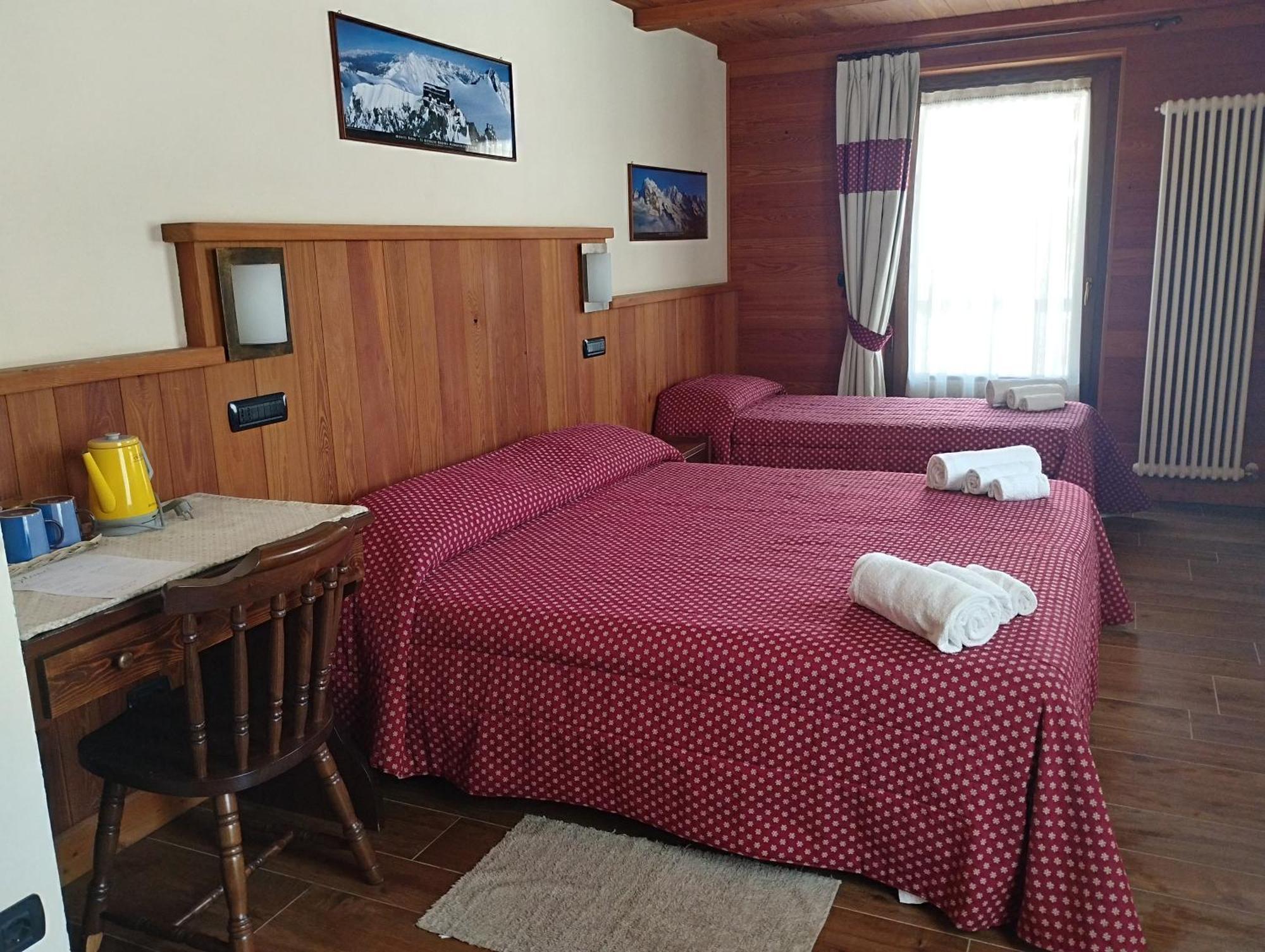 Villa Americana Chambres D'Hotes ชัมโปลุก ภายนอก รูปภาพ